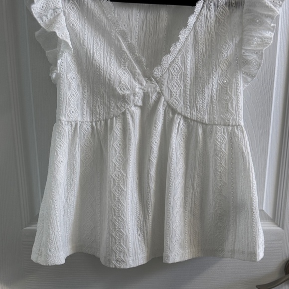 ❤️SHEIN White Ruffle Lace Blouse - Picture 4 of 4
